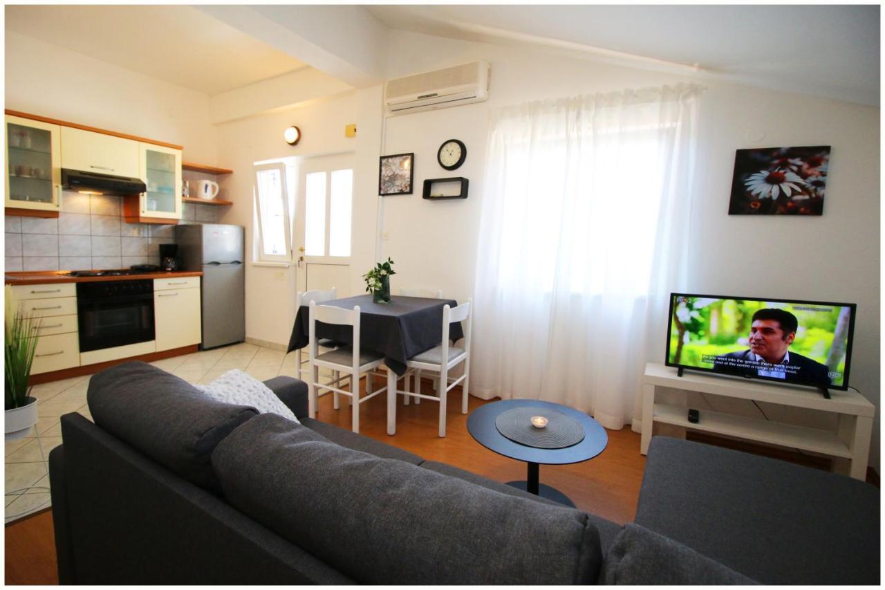 Studio Apartman Elena Primosten Exterior photo