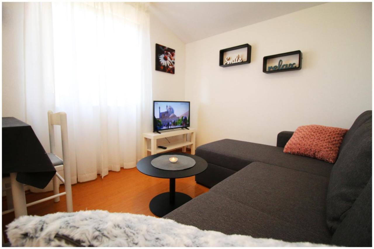 Studio Apartman Elena Primosten Exterior photo