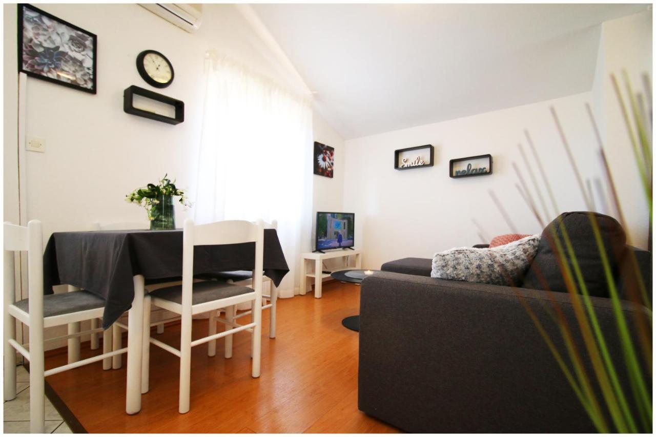 Studio Apartman Elena Primosten Exterior photo